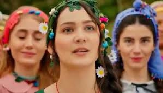 Gülsim Ali ekrana hazırlanıyor